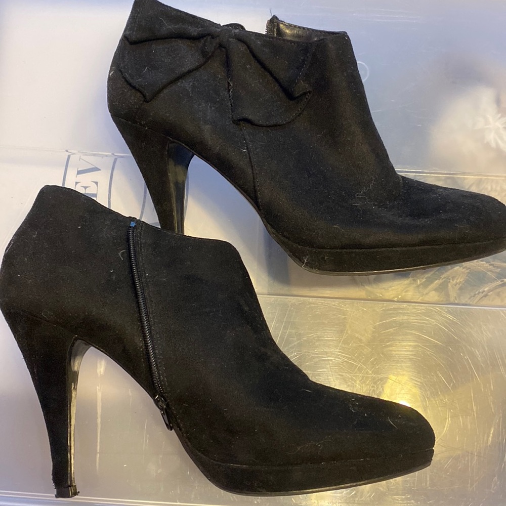 Impo black suede booties